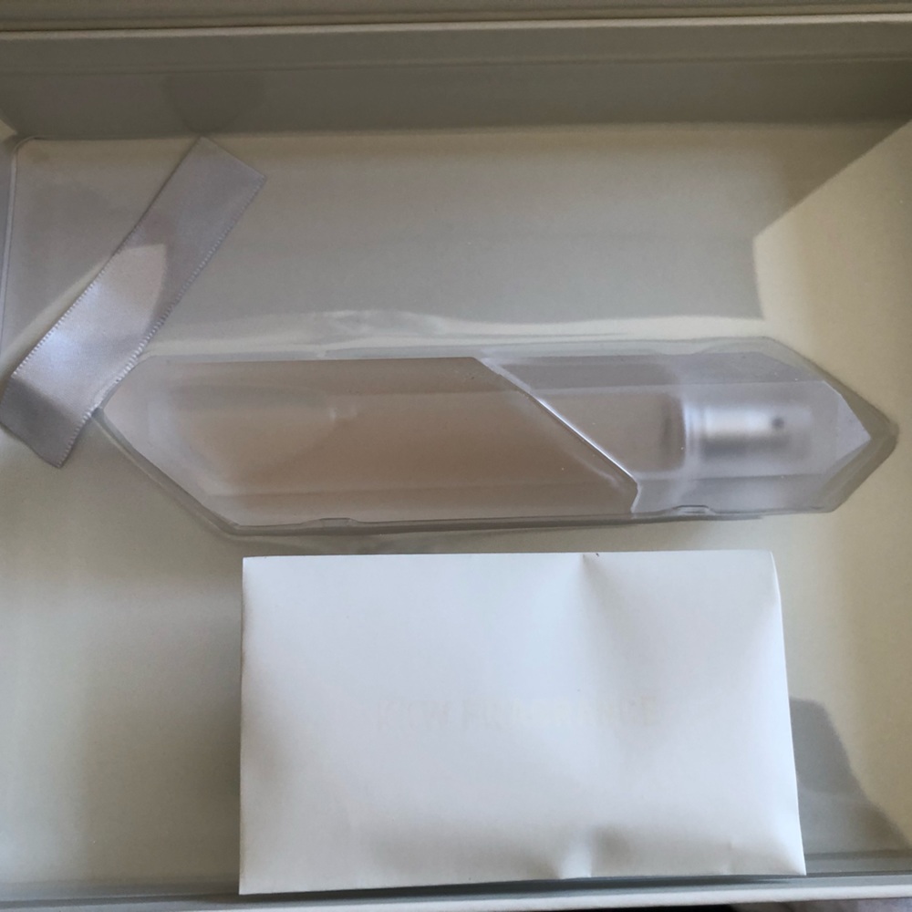 KKW fragrance crystal gardenia oud